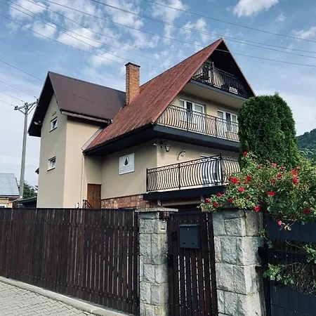 Na Swierkowym Strychu 아파트 슈차브니차